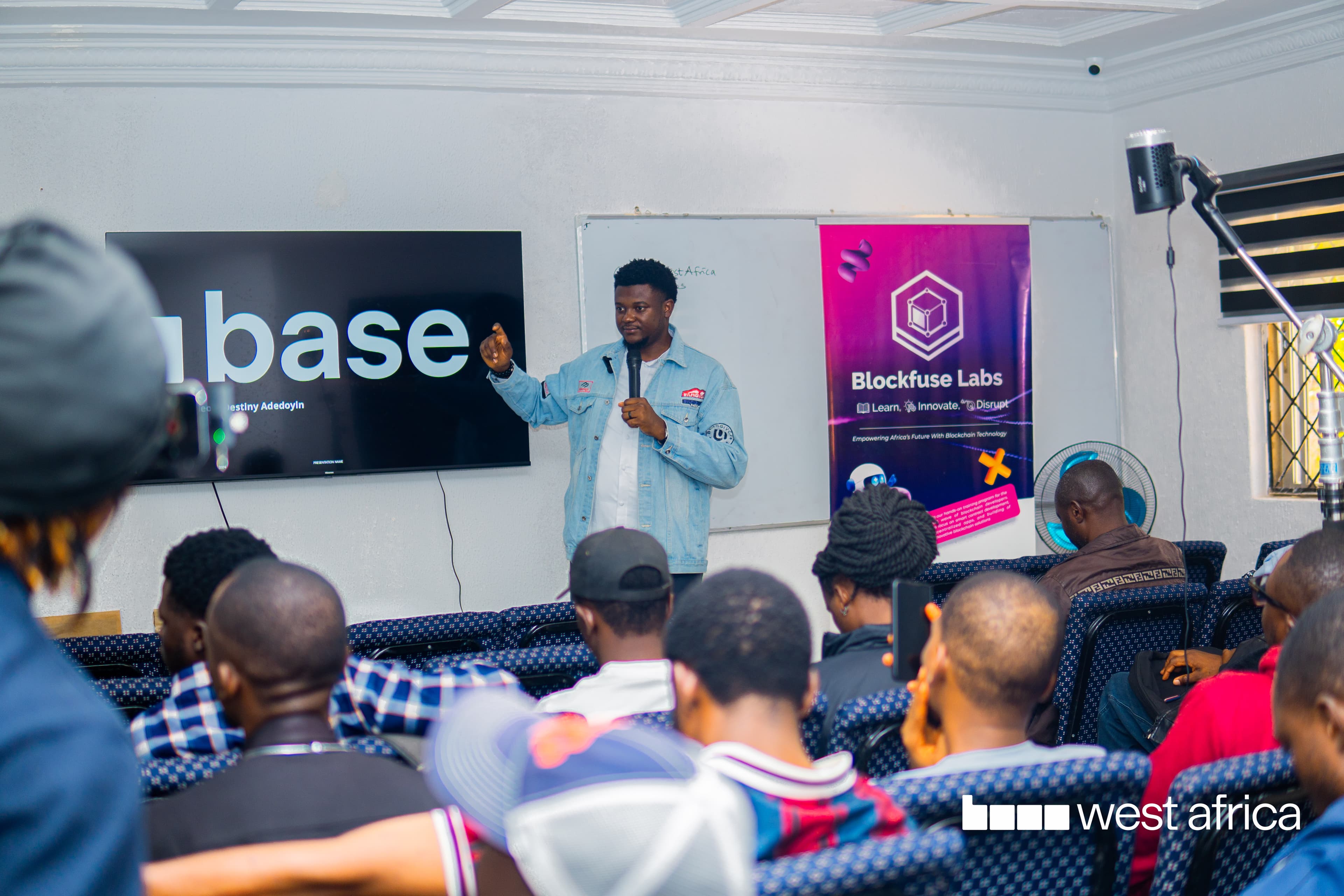 A technical speaker presenting to the Blockfuse community